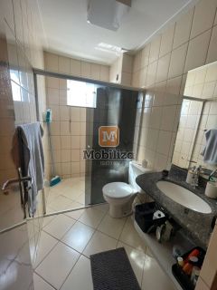 Apartamento andar alto com 2 dormitórios e móveis planejados no Condomínio Araucária 1
