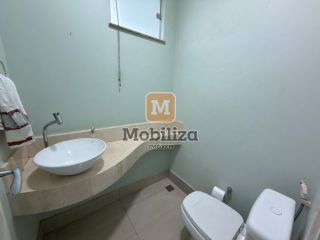 Casa com 4 suítes, ambientes espaçosos, área gourmet e piscina no Condomínio Bougainville