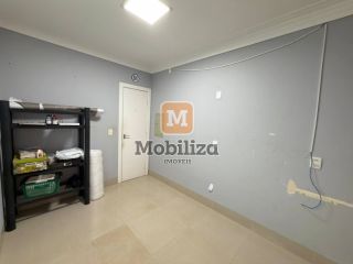 Casa com 4 suítes, ambientes espaçosos, área gourmet e piscina no Condomínio Bougainville
