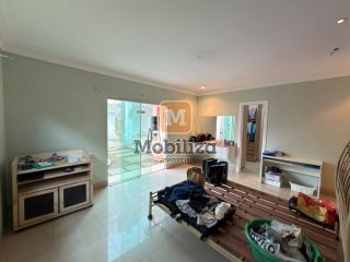Casa com 4 suítes, ambientes espaçosos, área gourmet e piscina no Condomínio Bougainville