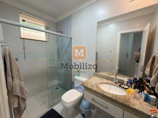 Casa com 4 suítes, ambientes espaçosos, área gourmet e piscina no Condomínio Bougainville