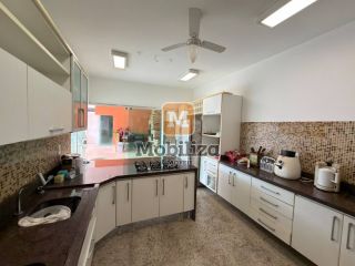 Casa com 4 suítes, ambientes espaçosos, área gourmet e piscina no Condomínio Bougainville
