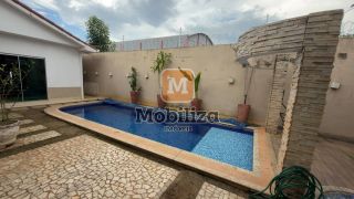 Casa com 4 suítes, ambientes espaçosos, área gourmet e piscina no Condomínio Bougainville