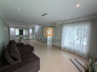 Casa com 4 suítes, ambientes espaçosos, área gourmet e piscina no Condomínio Bougainville