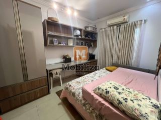 Casa alto padrão com energia solar, 3 suítes amplas, área gourmet e piscina com prainha no Condomínio Alberto Jaquier