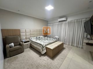 Casa alto padrão com energia solar, 3 suítes amplas, área gourmet e piscina com prainha no Condomínio Alberto Jaquier
