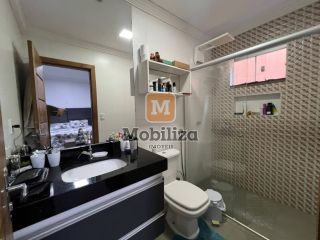 Casa alto padrão com energia solar, 3 suítes amplas, área gourmet e piscina com prainha no Condomínio Alberto Jaquier