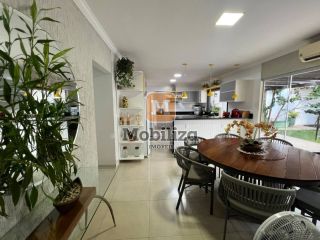 Casa alto padrão com energia solar, 3 suítes amplas, área gourmet e piscina com prainha no Condomínio Alberto Jaquier