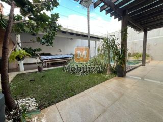 Casa alto padrão com energia solar, 3 suítes amplas, área gourmet e piscina com prainha no Condomínio Alberto Jaquier