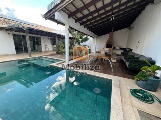 Casa alto padrão com energia solar, 3 suítes amplas, área gourmet e piscina com prainha no Condomínio Alberto Jaquier