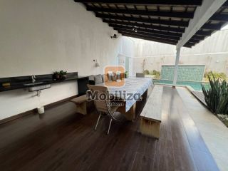Casa alto padrão com energia solar, 3 suítes amplas, área gourmet e piscina com prainha no Condomínio Alberto Jaquier