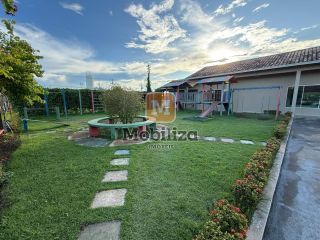 Casa alto padrão com energia solar, 3 suítes amplas, área gourmet e piscina com prainha no Condomínio Alberto Jaquier