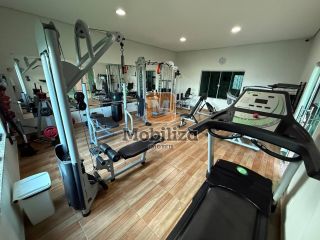 Casa alto padrão com energia solar, 3 suítes amplas, área gourmet e piscina com prainha no Condomínio Alberto Jaquier