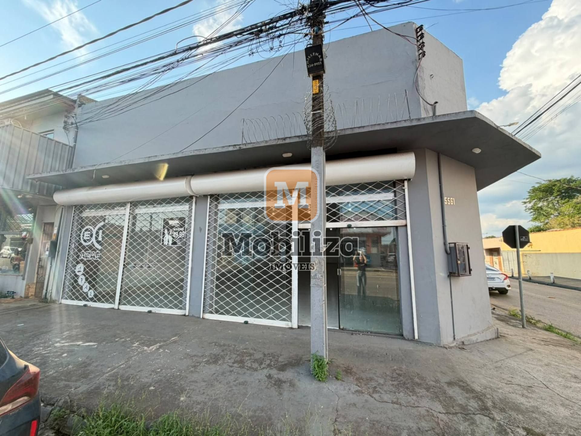 Galpão comercial recém reformado em excelente localização na Avenida Calama com 300m²