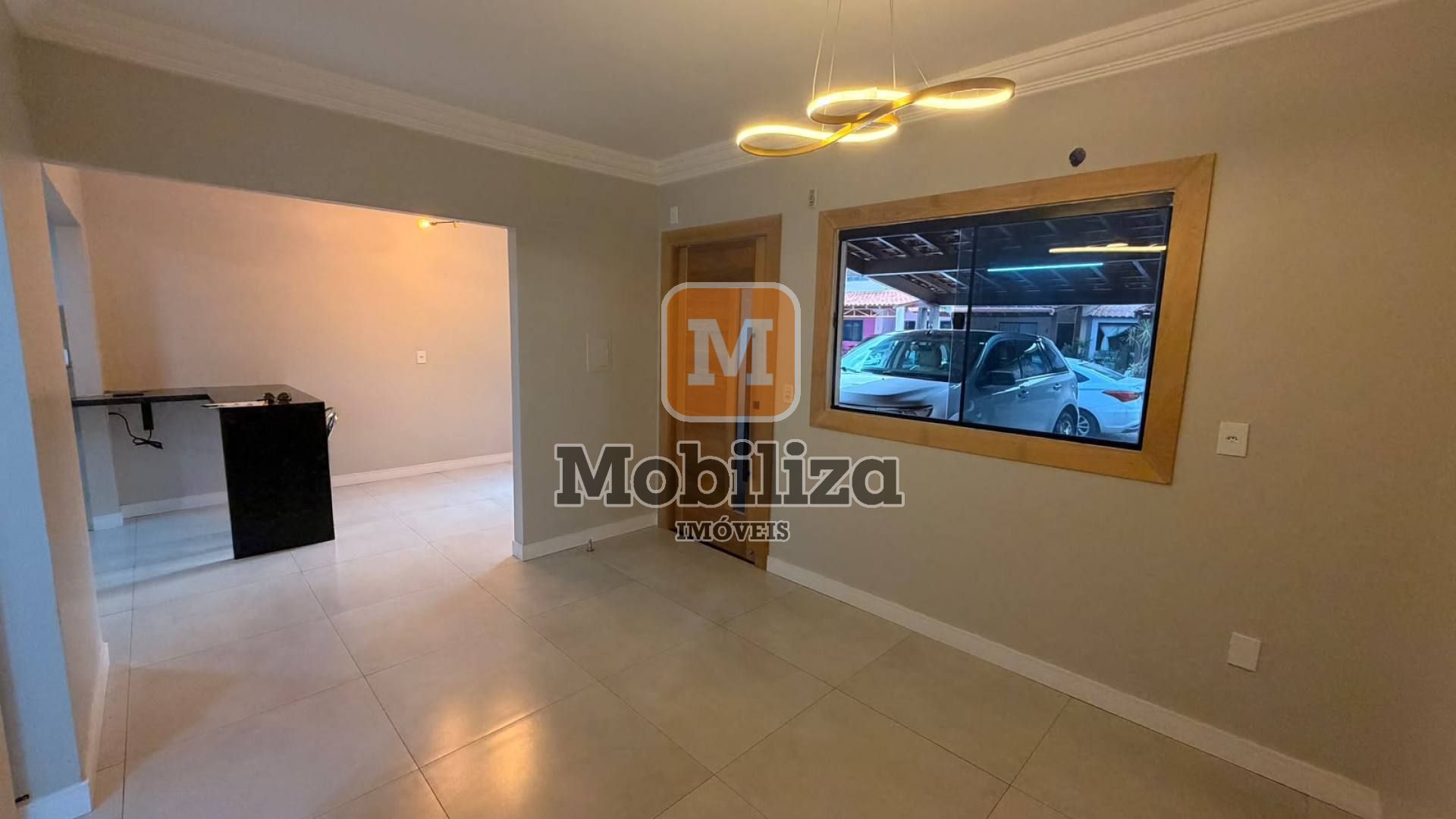 Sobrado no Condomínio Jardim Champagnat com 3 quartos sendo 1 suíte e 2 vagas de garagem cobertas