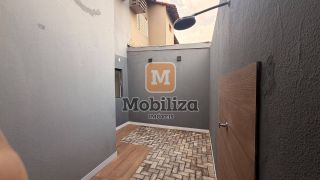 Sobrado no Condomínio Jardim Champagnat com 3 quartos sendo 1 suíte e 2 vagas de garagem cobertas