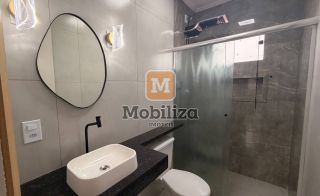 Sobrado no Condomínio Jardim Champagnat com 3 quartos sendo 1 suíte e 2 vagas de garagem cobertas