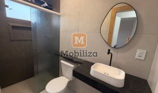 Sobrado no Condomínio Jardim Champagnat com 3 quartos sendo 1 suíte e 2 vagas de garagem cobertas