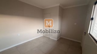 Sobrado no Condomínio Jardim Champagnat com 3 quartos sendo 1 suíte e 2 vagas de garagem cobertas