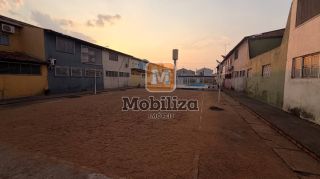 Sobrado no Condomínio Jardim Champagnat com 3 quartos sendo 1 suíte e 2 vagas de garagem cobertas