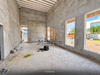 Casa de alto padrão à venda no Condomínio Ecoville com 3 suítes e área de lazer privativa