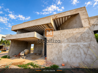 Casa de alto padrão à venda no Condomínio Ecoville com 3 suítes e área de lazer privativa