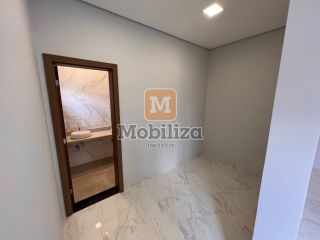 Casa - Condomínio Alphaville - 230m²