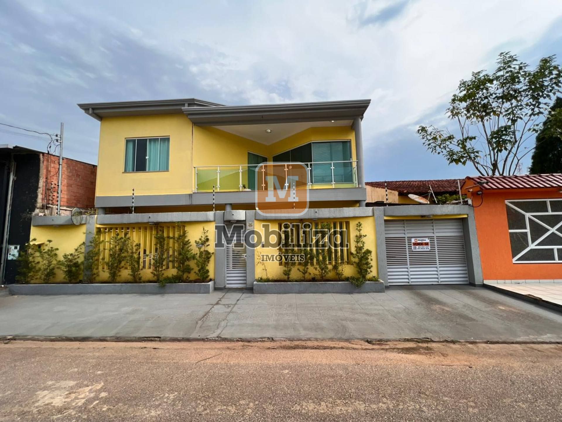 Sobrado - Bairro Flodoaldo Pontes Pinto - 450m²