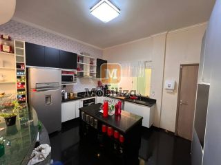 Sobrado - Bairro Flodoaldo Pontes Pinto - 450m²