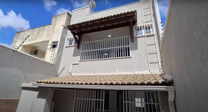 Casa Para Vender com 4 quartos 4 suítes no bairro Mondubim em Fortaleza