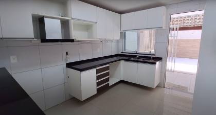 Casa Para Vender com 4 quartos 4 suítes no bairro Mondubim em Fortaleza