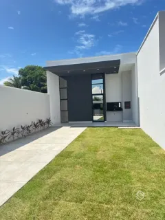 Casa Para Vender com 3 quartos 3 suítes no bairro Lagoa Redonda em Fortaleza