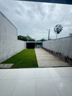 Casa Para Vender com 3 quartos 3 suítes no bairro Lagoa Redonda em Fortaleza