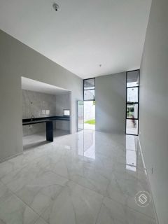 Casa Para Vender com 3 quartos 3 suítes no bairro Lagoa Redonda em Fortaleza