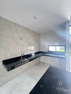 Casa Para Vender com 3 quartos 3 suítes no bairro Lagoa Redonda em Fortaleza