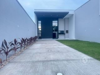 Casa Para Vender com 3 quartos 3 suítes no bairro Lagoa Redonda em Fortaleza