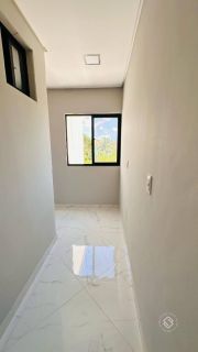 Casa de Condomínio Para Vender com 4 quartos 3 suítes no bairro Maraponga