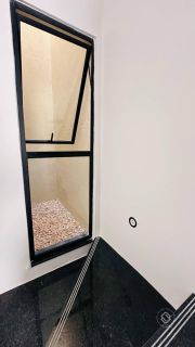 Casa de Condomínio Para Vender com 4 quartos 3 suítes no bairro Maraponga