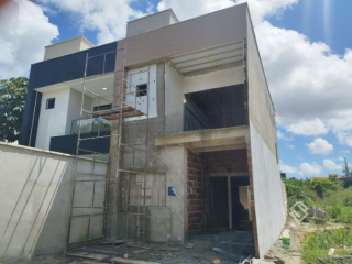 Casa de Condomínio Para Vender com 4 quartos 3 suítes no bairro Maraponga