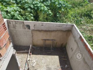 Casa de Condomínio Para Vender com 4 quartos 3 suítes no bairro Maraponga