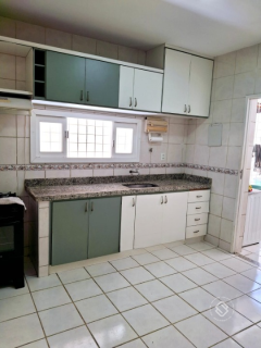 Casa Dúplex-Viva com Espaço, Elegância e Segurança na Melhor Região da Cidade dos Funcionários
