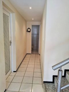 Casa Dúplex-Viva com Espaço, Elegância e Segurança na Melhor Região da Cidade dos Funcionários