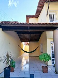 Casa Dúplex-Viva com Espaço, Elegância e Segurança na Melhor Região da Cidade dos Funcionários