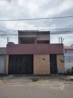 Casa Para Vender com 4 quartos 3 suítes no bairro Cambeba em Fortaleza