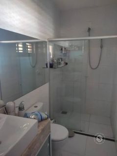 Casa Para Vender com 4 quartos 3 suítes no bairro Cambeba em Fortaleza