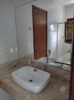 Casa Para Vender com 4 quartos 3 suítes no bairro Cambeba em Fortaleza