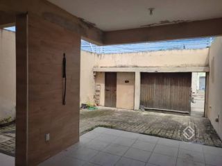 Casa Para Vender com 4 quartos 3 suítes no bairro Cambeba em Fortaleza