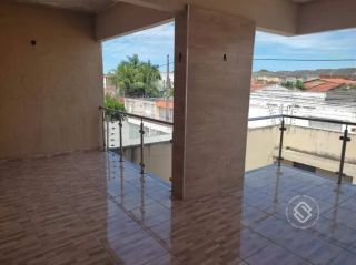 Casa Para Vender com 4 quartos 3 suítes no bairro Cambeba em Fortaleza