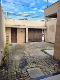 Casa Para Vender com 4 quartos 3 suítes no bairro Cambeba em Fortaleza