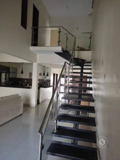 Casa Para Vender com 4 quartos 3 suítes no bairro Cambeba em Fortaleza